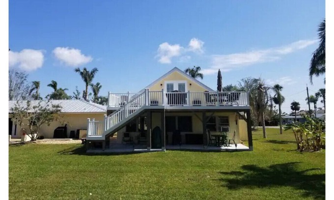 Pine Island Center House | Island Carriage House