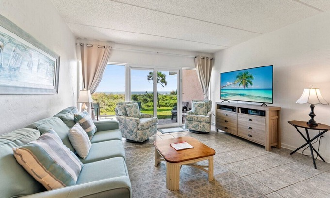 Butler Beach Condo | Island House A104 - Direct Ocean Front