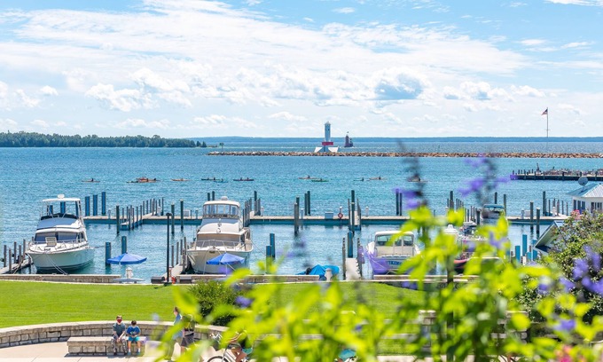 Mackinac Island Hotel | Island House Hotel