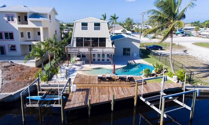 Saint James City House | ISLAND LIVING, BOATER'S PARADISE, AND MODERN LUXERY !