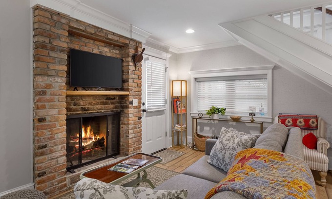 Hilton Head Apartment | ISLAND OASIS STEPS FROM BROAD CREEK