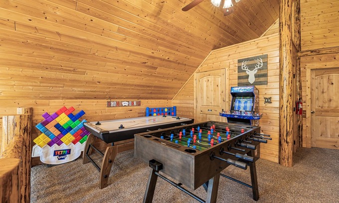 Island Park Cabin | Island Park Fall Retreat | Hot Tub Fire Pit Game Room