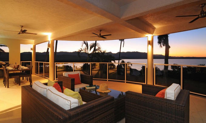 Port Douglas Apartment | Island Point Villa 4 - Close to Town with Magnificent Ocean Views.