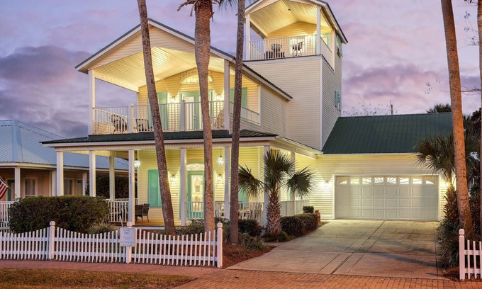 Crystal Shores House | ISLAND TIME-DISCOUNTED 30%-BEACH SERVICE