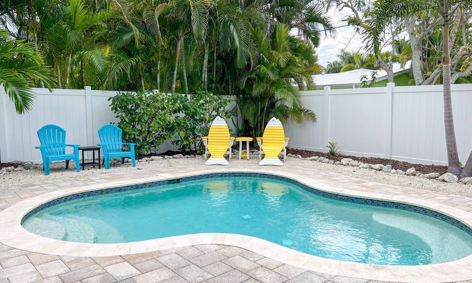Holmes Beach House | Island Vibe 2: Close to Beach with Private Heated Pool