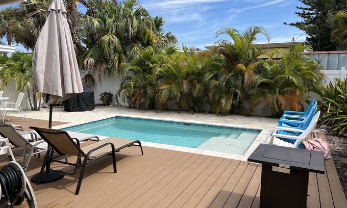 Holmes Beach House | Island Vibe 6: Close to Beach with Private Heated Pool