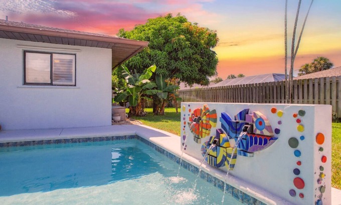 Melbourne Beach House | Island Vibes Beach House~ 4 min. Walk 2 Beach Heated Pool King Beds