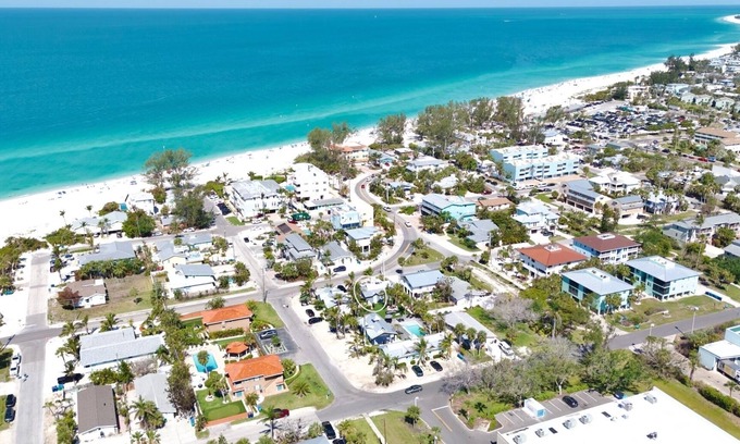 Holmes Beach Villa | Island West Villa! Pool, BBQ, and Walk to Beach!