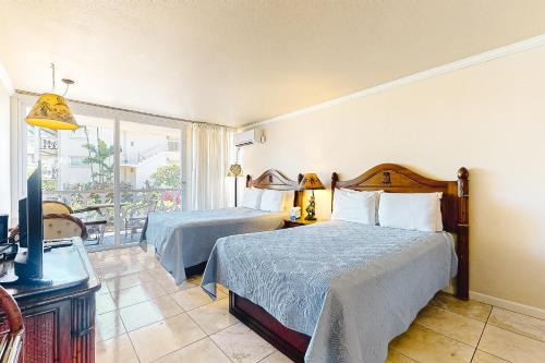 Wailua Hotel | Islander on the Beach 101