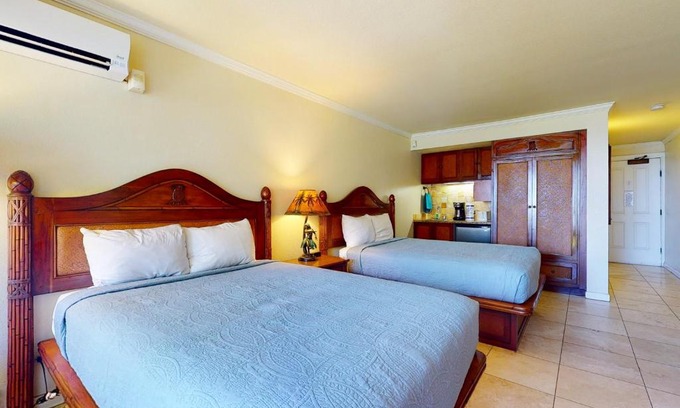 Wailua Hotel | Islander on the Beach 211