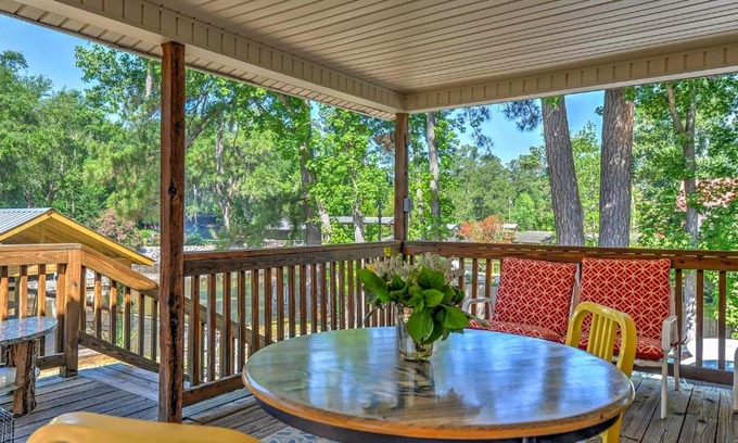 Midway House | Isle of Wight Tri-Level Home with Private Boat Dock!