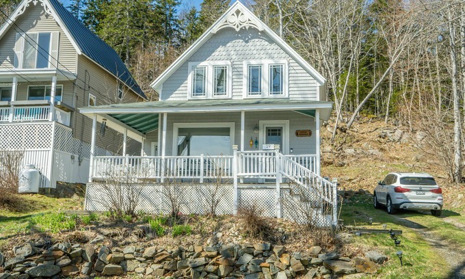 Northport House | Isle View Cottage with access to the private beach