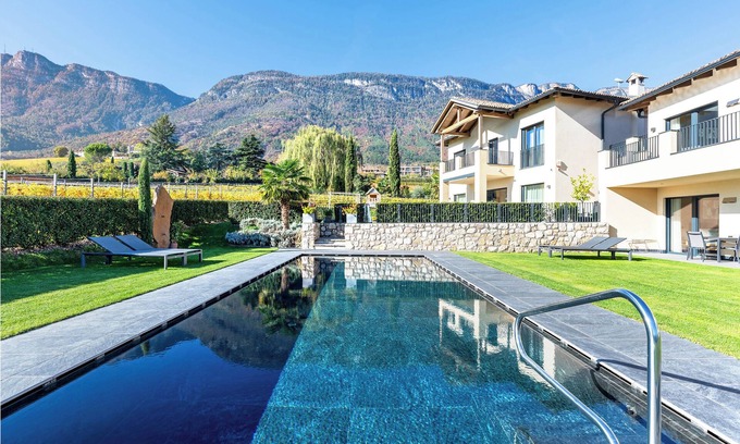 Berg/Monte Apartment | Apartment 'Weingut Gasshof Alma' with Mountain View, Shared Pool and Wi-Fi