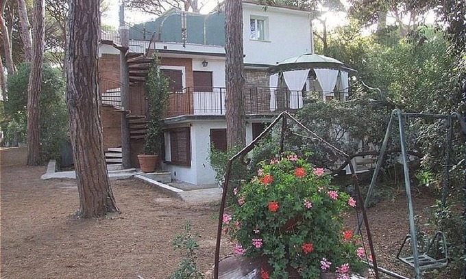 Marina di Castagneto Carducci Apartment | Azalea 7+3 - Three Bedroom Apartment, Sleeps 10