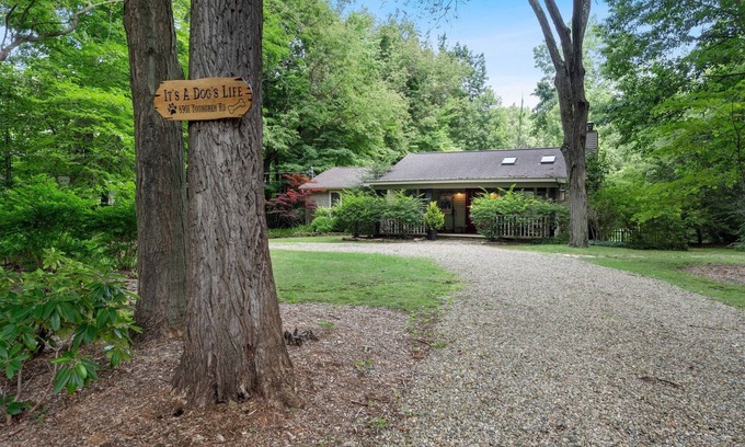 Harbert Cottage | 'It's a Dog's Life" - Unleash Your Fun Here!
