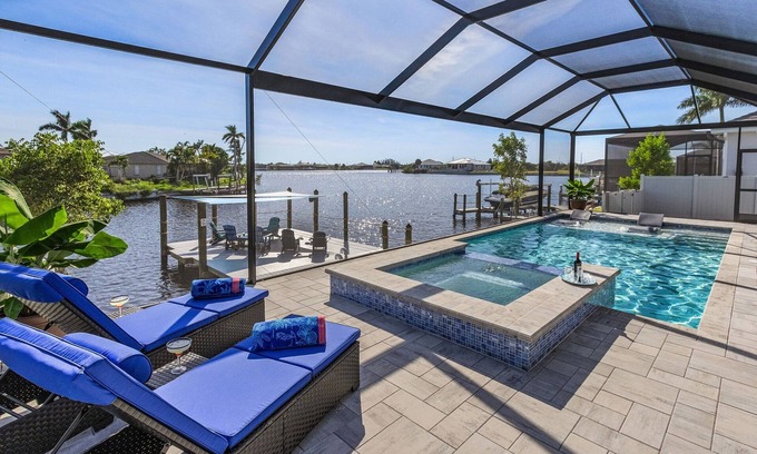 Burnt Store House | It's a GOLD RUSH! Paddleboard, Kayak, Saltwater Pool & Spa - Villa Sea'n Coastal View - Roelens