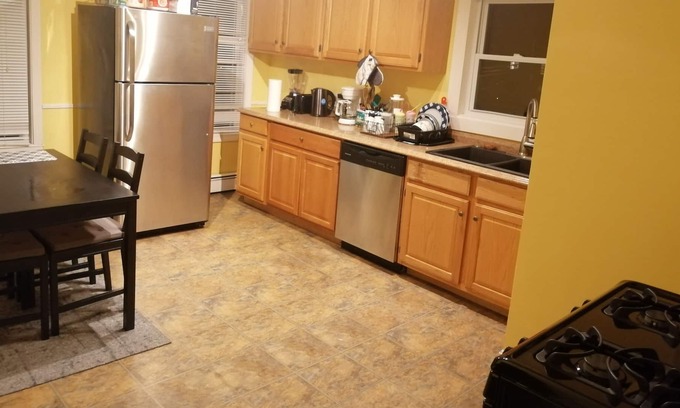 Quincy House | It's comfort Away frm home. 4mins walk to Quincy Adam Tstation, 0 mins to b/stop