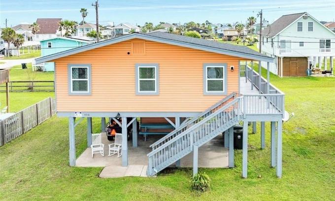 Galveston House | Its Island time at Sea La Vien5 minutes from the beach with private fishing pier