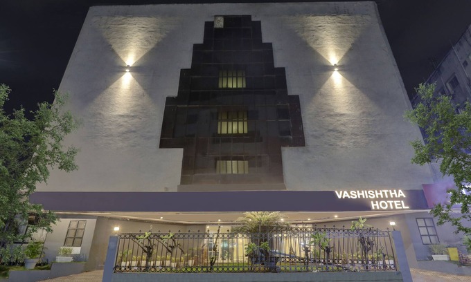 Lakdi Ka Pul Hotel | Itsy By Treebo - Vashistha