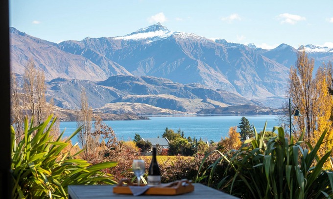 Wanaka House | IVP Island View Place - luxury architect designed with stunning lake views