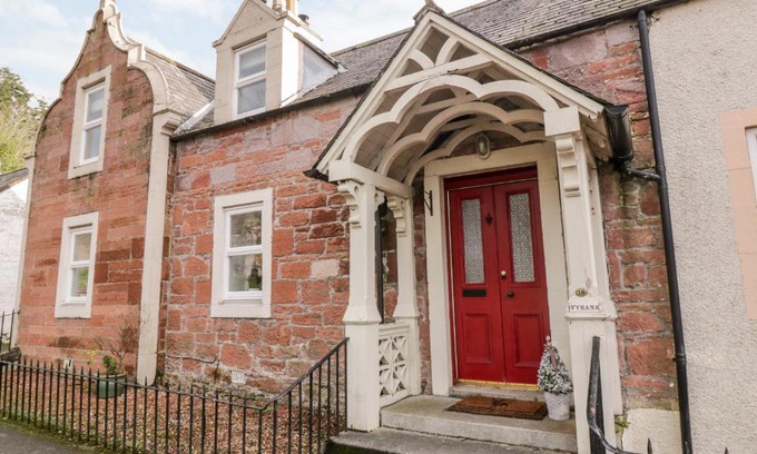 Thornhill House | Ivy Bank