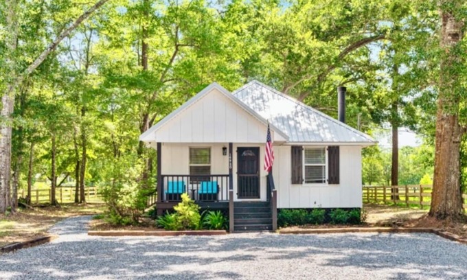 Point Clear Cottage | Ivy Cottage, a charming cottage 5 minutes from downtown Fairhope.