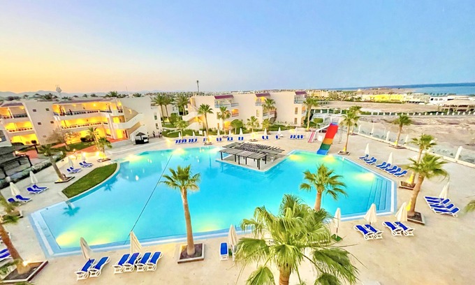 Ras Nasrani Resort | Ivy Cyrene Island Resort