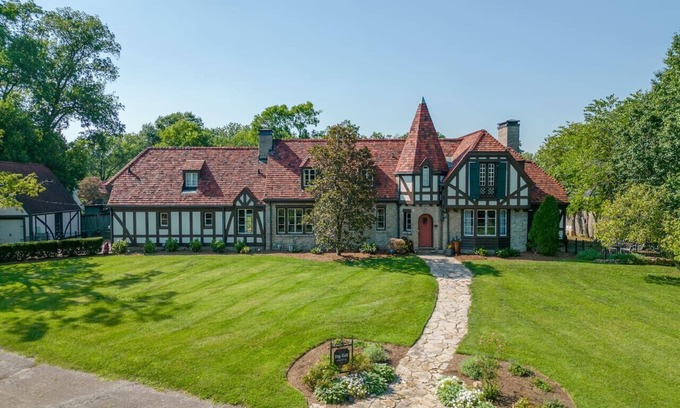Inglewood House | Ivy Hall Home - Great Location!