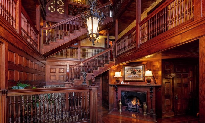 Bellevue Avenue Historic District Bed & Breakfast | Ivy Lodge Bed & Breakfast