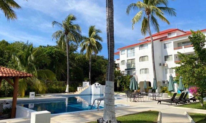 Ixtapa Apartment | Ixtapa Zihua Beautiful Condo with pool view near the beach in Mexico first floor