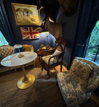 Frankfort Bed & Breakfast | J and M on Capital Boutique Guesthouse