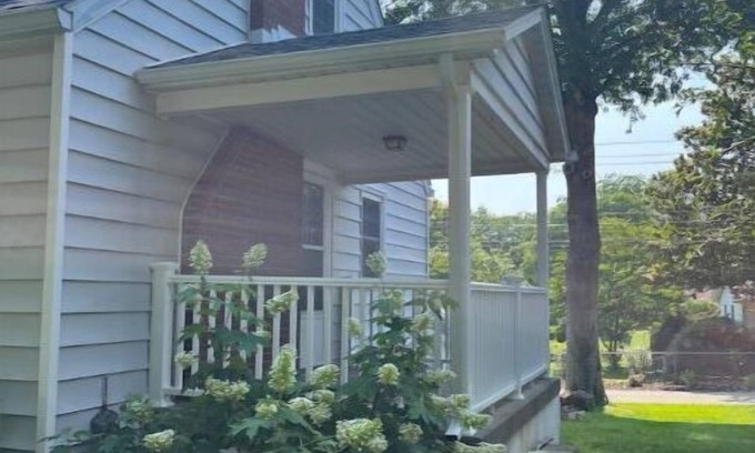 Elizabethtown House | J Bird Cottage -Downtown E-town