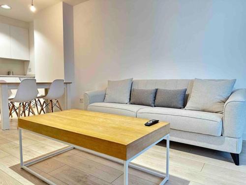 Vigo Apartment | Jacinto Benavente 15, 1L by YBH