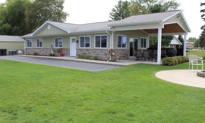 Prudenville Cabin | Jack's on the Bay, 5 Bedroom/2 Bath