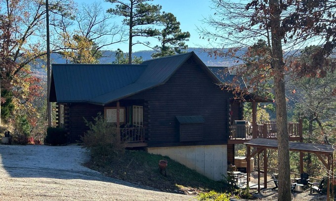 Jasper Cabin | Jack's Wonder Inn 3 Bedroom Cabin. Starlink/Woodfired Hot Tub!