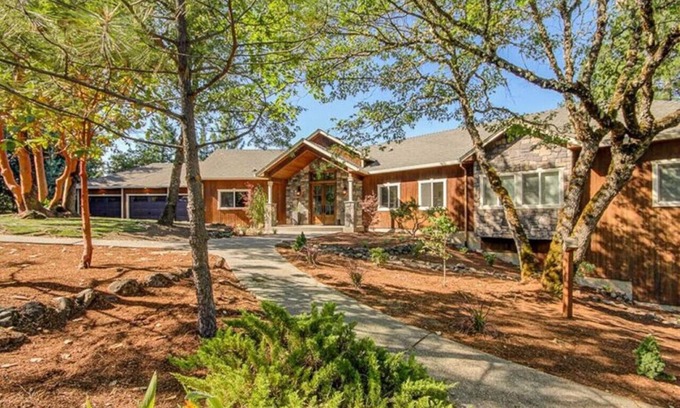 Jacksonville House | Jacksonville Mountain Retreat