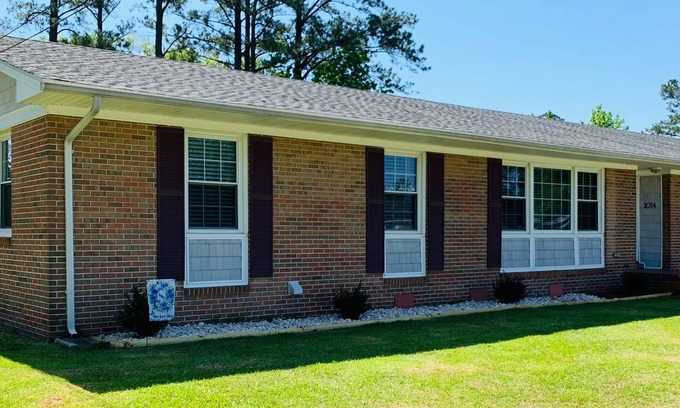 Jacksonville House | Jacksonville ranch house with perks!