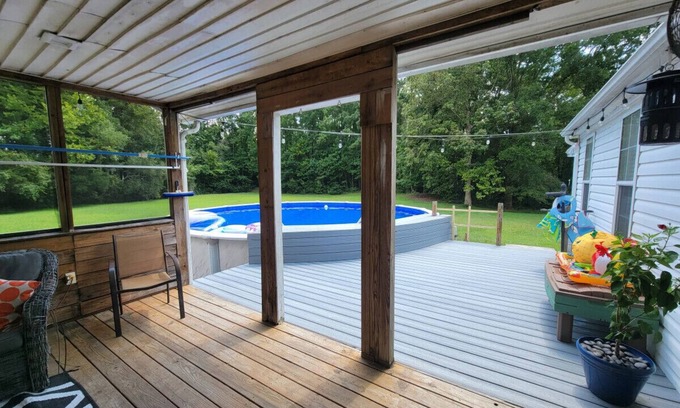 McCutcheon Field House | Jacksonville Ranch with private Hottub and Pool, stocked Pond with row boat, Bike and Hiking trails