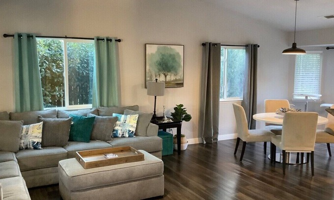Enterprise House | Jacob's Ladder- King Suite, 4 Twins/ Bethel