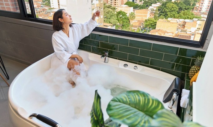 Estadio Apartment | Jacuzzi Retreat | Cozy Aparta-Suite | Rosa Negra