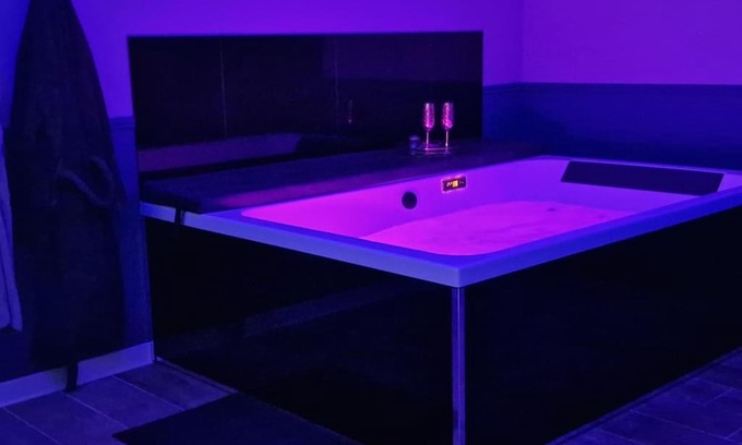 Montauban Apartment | Jacuzzi spa jardin clim parking wifi Montauban