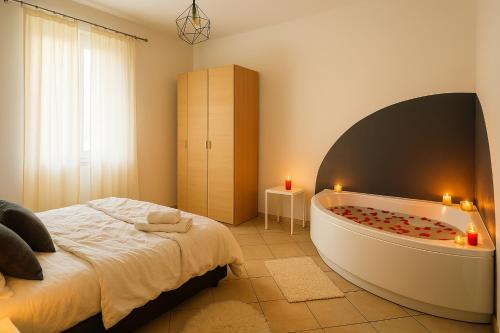 Livorno Apartment | Jacuzzi Suite