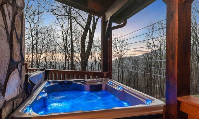 Seven Devils Cabin | Jacuzzi/Views of Grandfather Mountain/Secluded