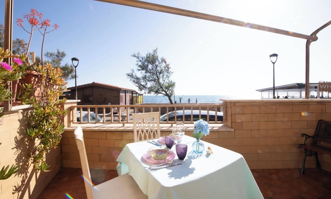 Tragliatella Apartment | Jade house facing the sea just a stone's throw from Rome