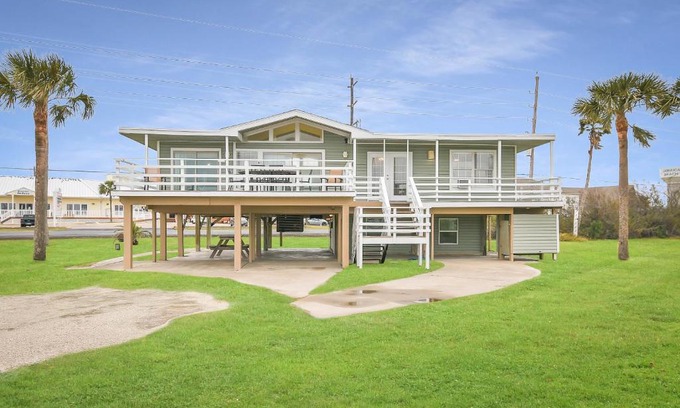 Jamaica Beach House | Jamaica Beach Home with Wraparound Beach-View Deck