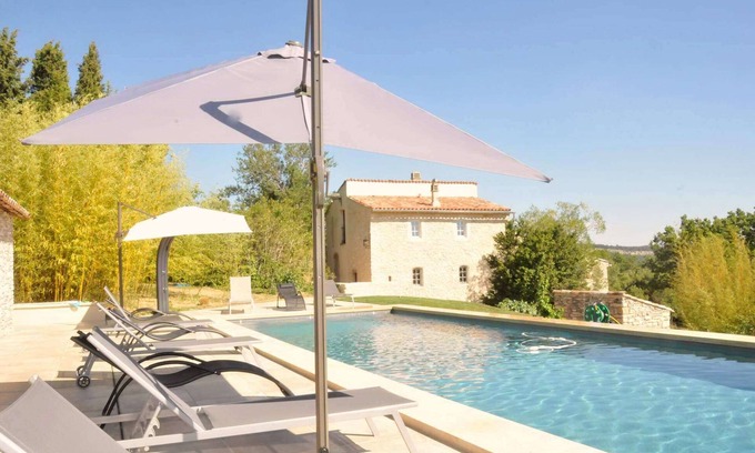 Sainte-Croix-a-Lauze Villa | Jas Gibony Character house. Pool heated to 27°C