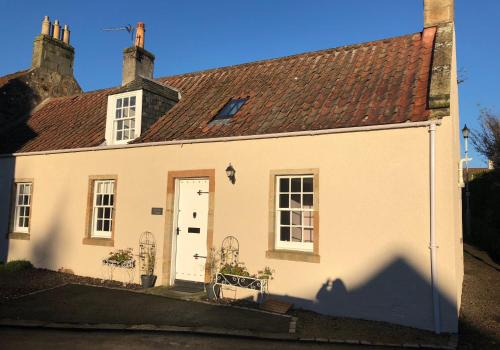 Kilconquhar Apartment | Jasmine Cottage, sleeps 6 near Elie, with garden