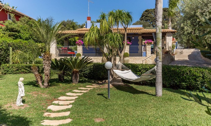 Avola House | Jasmine-house 200 meters from the sandy beach, parking & wi.fi