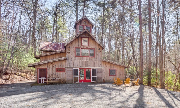 Jasper Cabin | Jasper '7 Timbers' Cabin on 10 Acres w/a Creek!