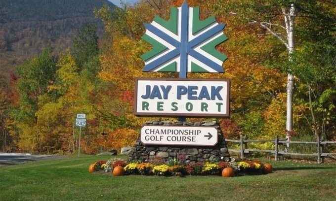 North Troy House | Jay Peak, Luxury 5 BR Ski-in Ski-Out with Hot tub